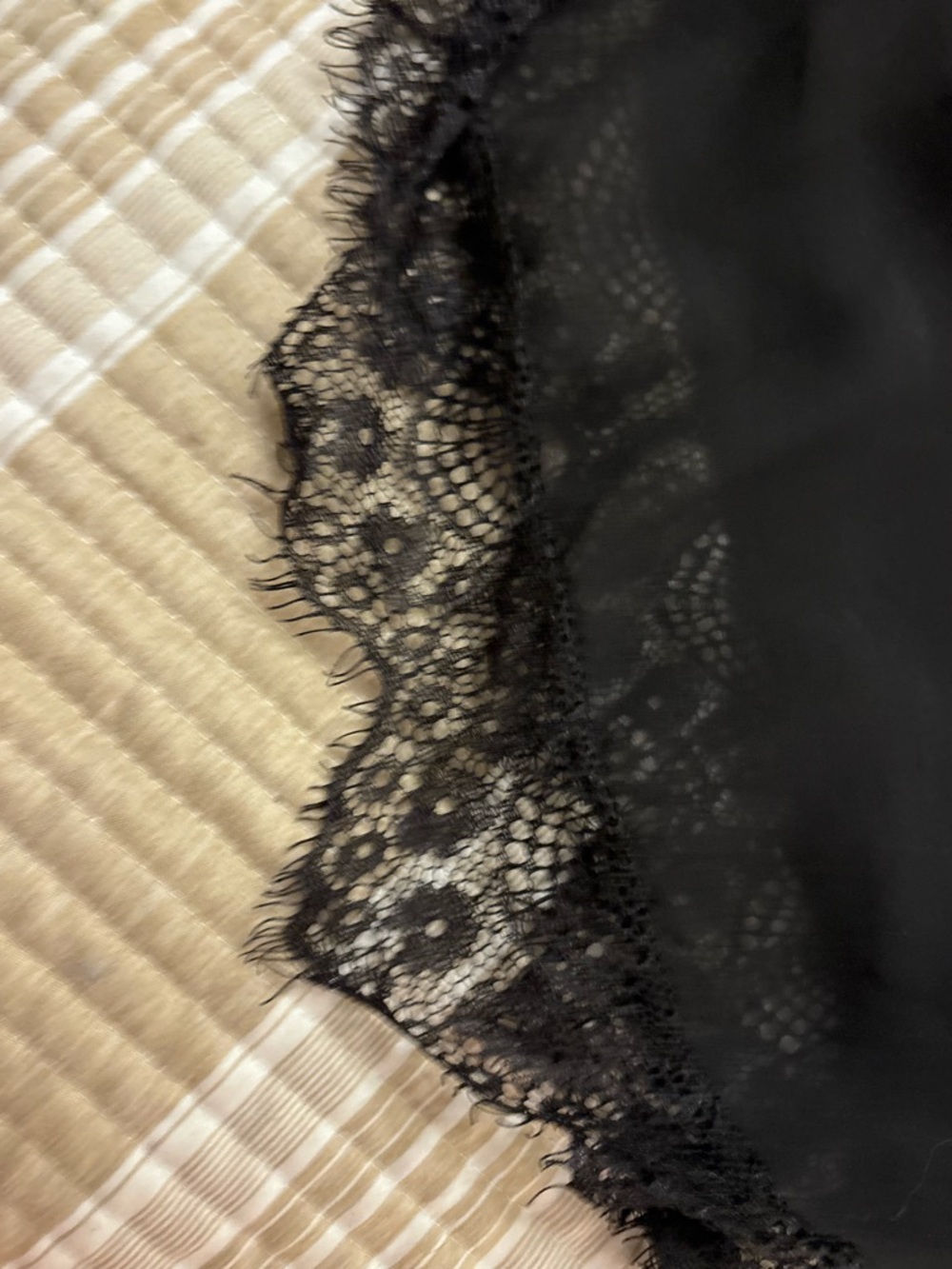 Black Sleeveless Lace-Hem Romper - Picture 2 of 3